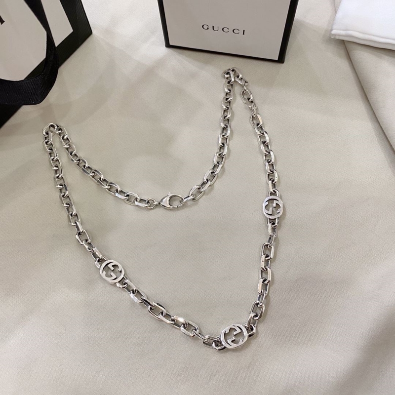 G*u*i necklaces